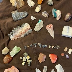 Lg LOT of MIINERALS/GEMSTONES/CRYSTALS---$33